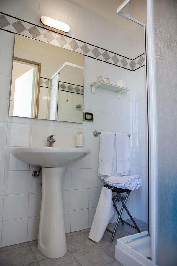 Albergo Lucy Trani Cameră foto