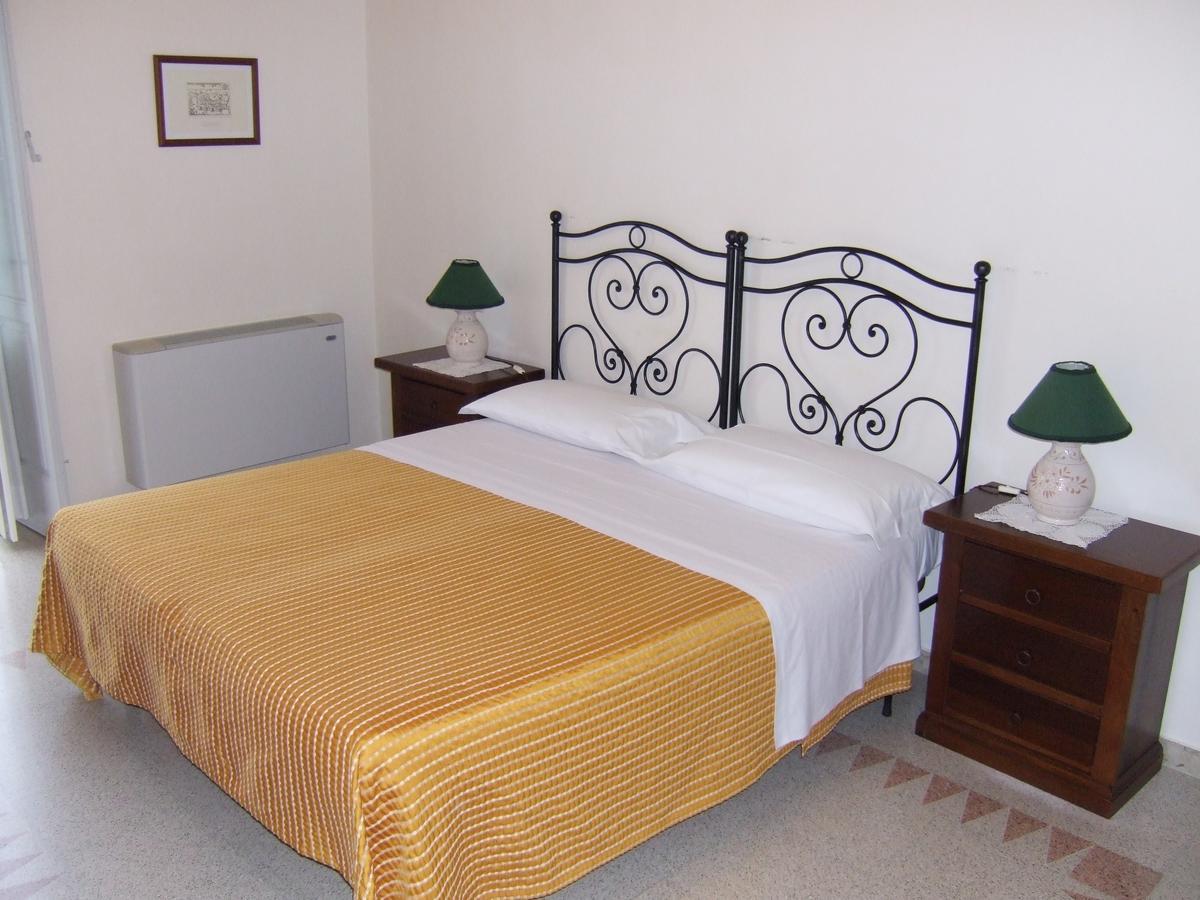 Albergo Lucy Trani Cameră foto
