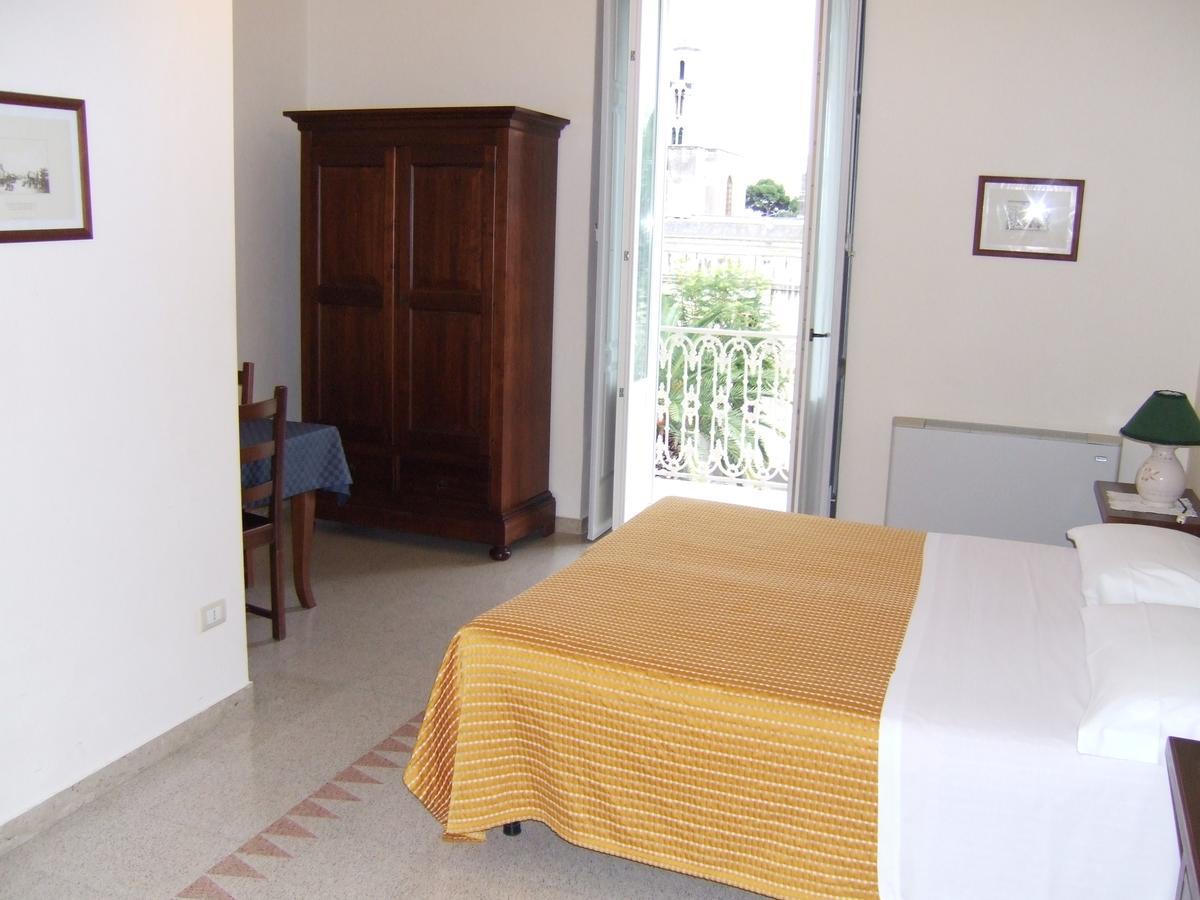 Albergo Lucy Trani Cameră foto
